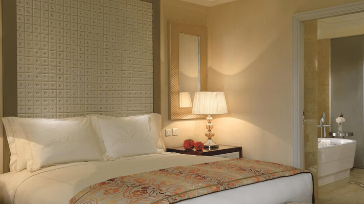 The Ritz-Carlton Abu Dhabi, Grand Canal